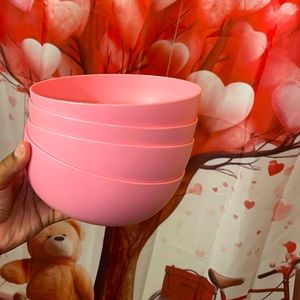 4 Light Pink Plastic Bowls 🩷